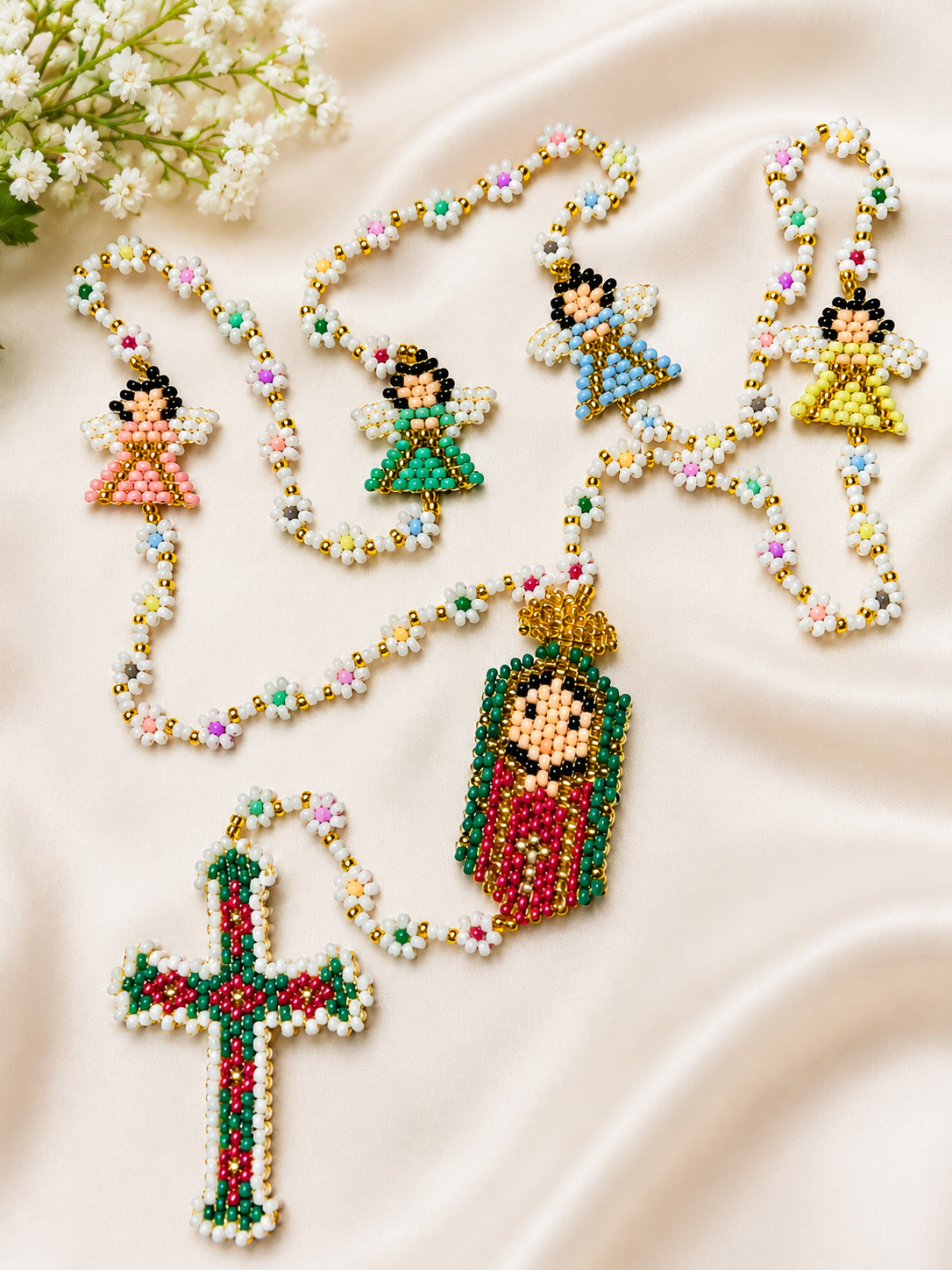 Rosario Artesanal de Chaquiras Hecho a Mano - Figuras Religiosas (Ángeles, Virgen de Guadalupe y Cruz)